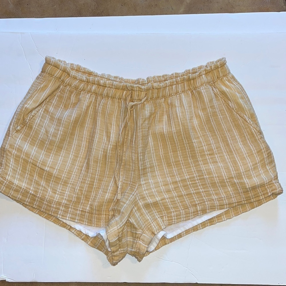 Arizona-large-soft shorts. Yellow with white stripes. Lined, two side pockets.